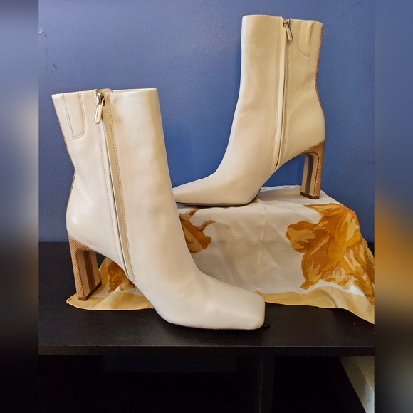 Sam Edelman Anika Modern Ivory Boots with Snake Skin Detail(B6) - Picture 2 of 10